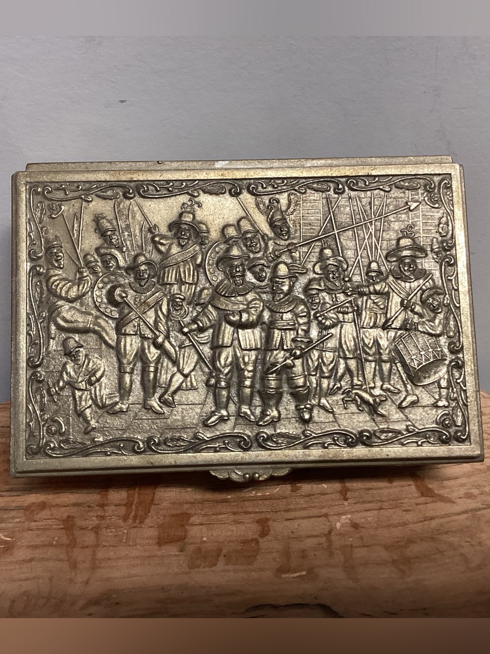 ⚫️ Vintage - Metal Crafted Trinket / Card / Cigarette / Jewelry Box - Beautiful